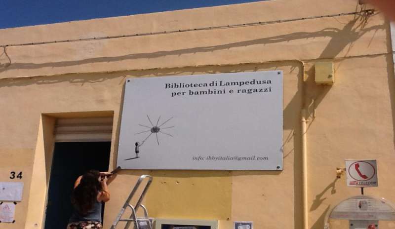 La prima biblioteca per i bambini di Lampedusa