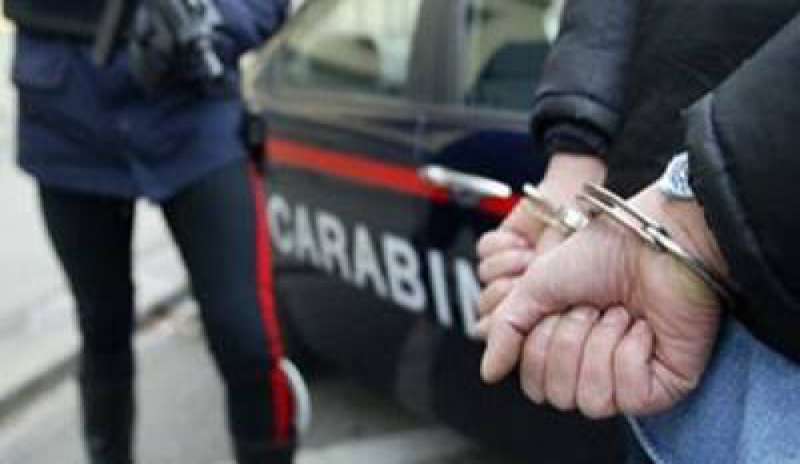 Blitz anti-droga tra Napoli, Bari e Taranto: 18 arresti