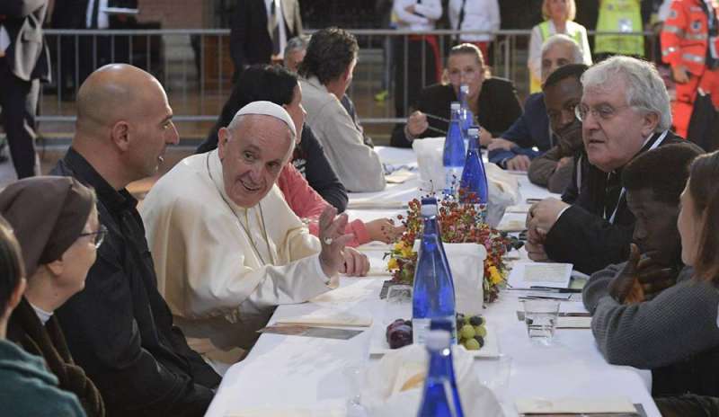 Bologna, evadono dopo il pranzo con Papa Francesco: caccia a due detenuti