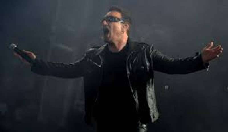 Bono, il rocker dice addio alla sua chitarra