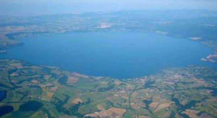 Bracciano, il lago che scompare: tra prelievi e piogge scarse, a rischio ecosistema e turismo