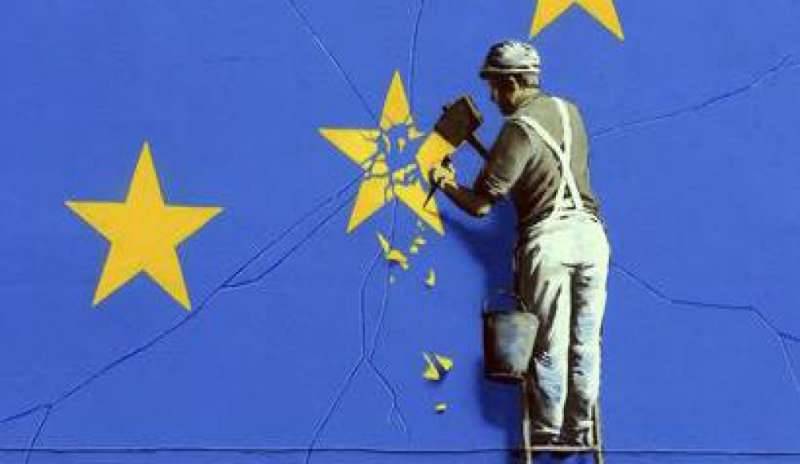 Brexit, a Dover Bunsky spiega il divorzio degli inglesi dalla Ue con un murales – Foto