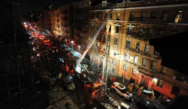 Brucia un palazzo a New York: almeno 6 morti