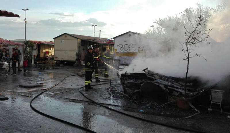 Bruciato il container di Najo Adzovic: “E' una ritorsione”