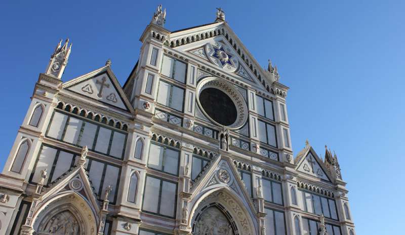 Cade capitello nella Basilica di Santa Croce: morto un turista spagnolo