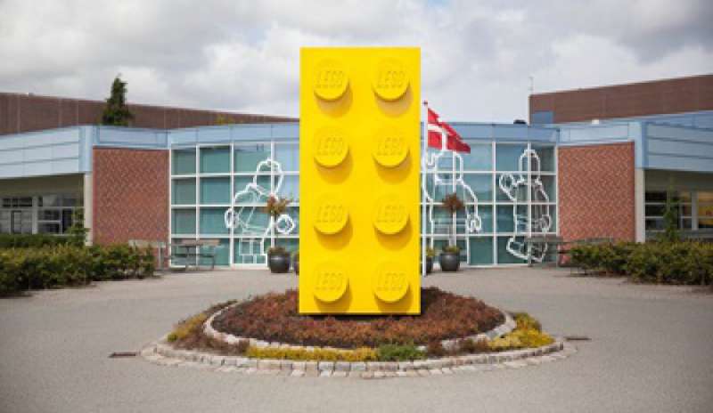 Calano utili e ricavi di Lego, l’azienda dei “mattoncini” taglia 1.400 posti