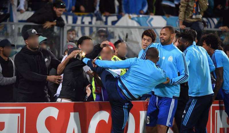 Calcio ad un tifoso, Uefa apre inchiesta su Evra