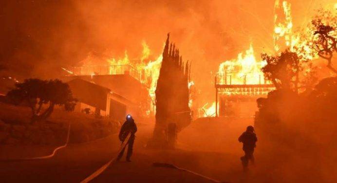 California devastata dagli incendi