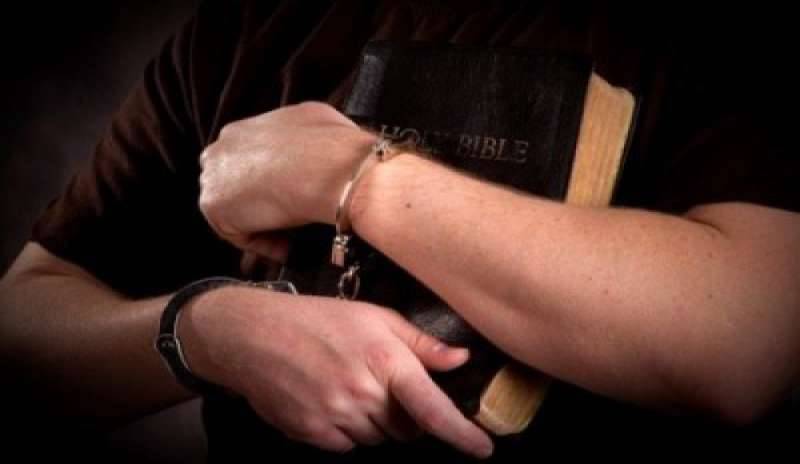 Caltagirone: la diocesi regala trecento Bibbie ai detenuti