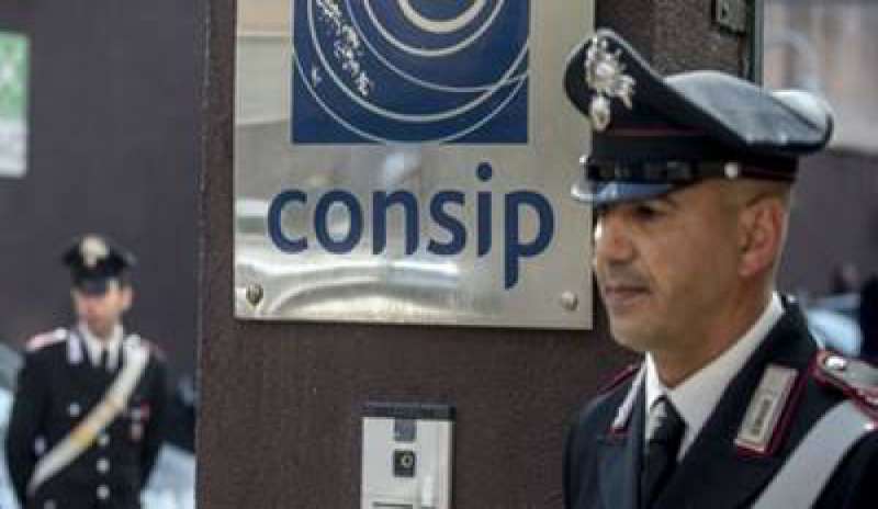Carabinieri e Finanza nella sede della Consip per acquisire documenti sugli appalti