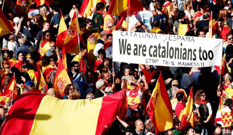 Catalogna, a Barcellona sfilano gli unionisti