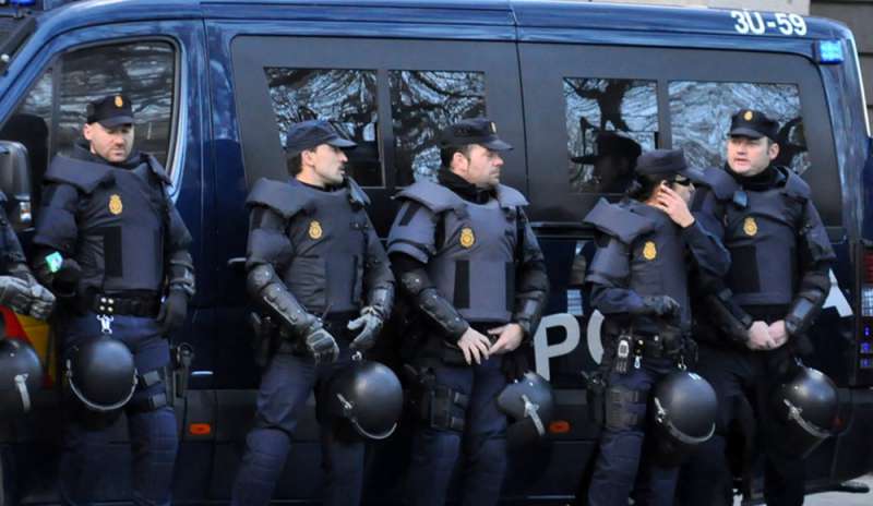 Madrid schiera 10 mila agenti: “Non si voterà”