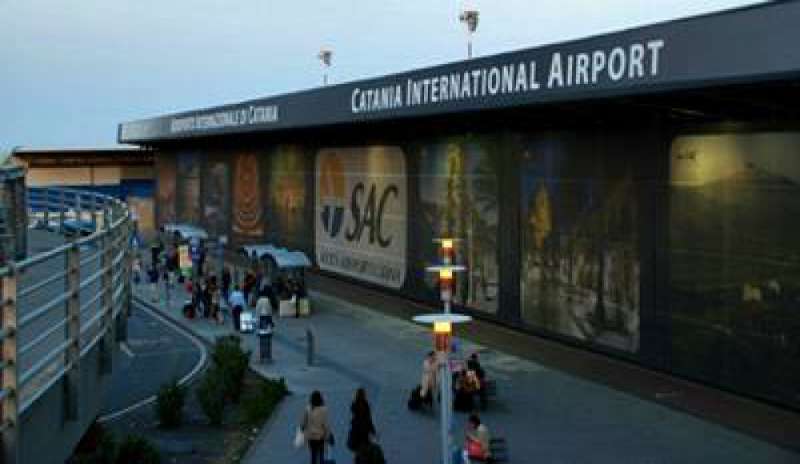 Catania, disinnescata granata su un volo per gli Usa: avrebbe fatto scalo a Roma