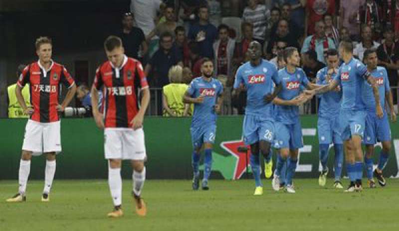 Champions League, il Napoli asfalta il Nizza: azzurri qualificati per la fase a gironi