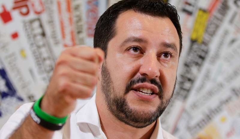 Charter dalla Germania, Salvini frena
