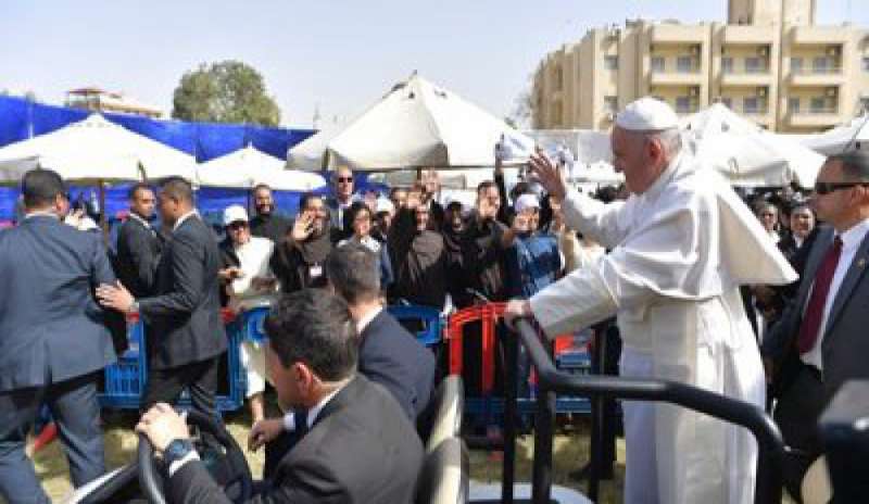 “Chi scappa dalla Croce scappa dalla Risurrezione”, il discorso del Papa ai religiosi egiziani