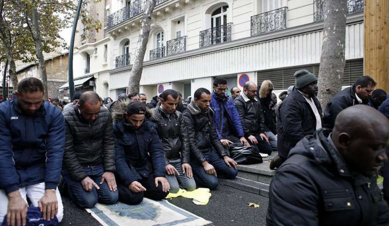 Chiesto un divieto di pregare in pubblico per gli islamici