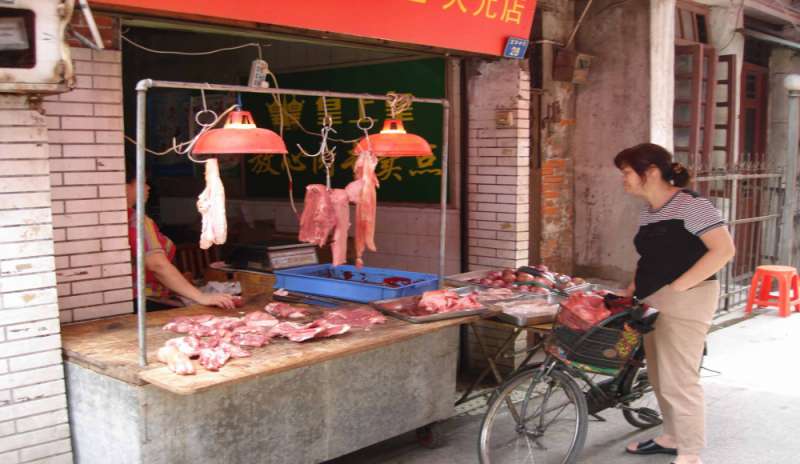 Cina: 110 arresti per lo scandalo della carne avariata