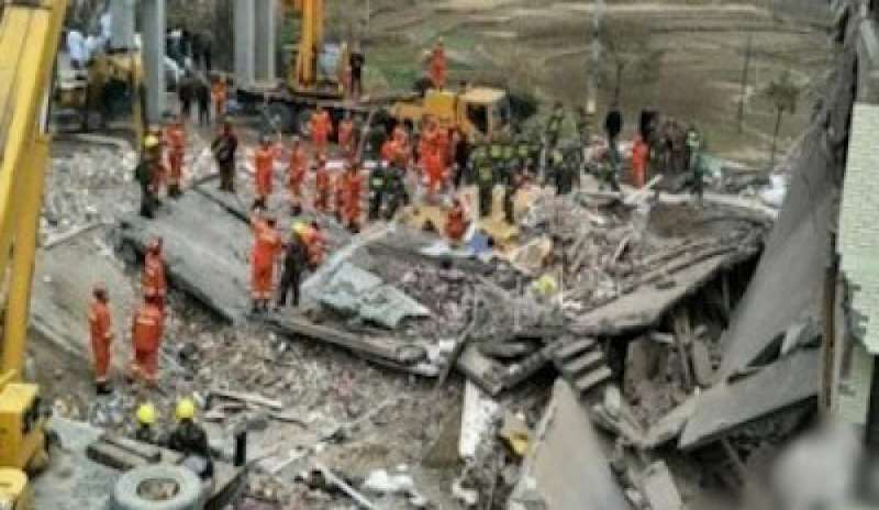 Cina, crollano tre edifici di 5 piani: “Numerose le persone sotto le macerie”