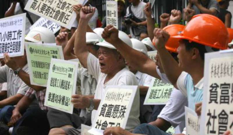 Cina travolta da proteste e scioperi: i lavoratori pretendono il salario