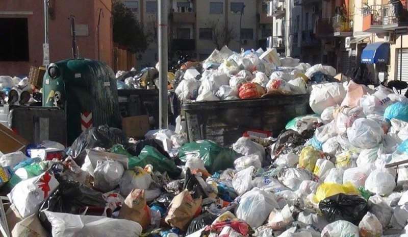 Codacons: Roma invasa dai rifiuti, pericolo epidemia