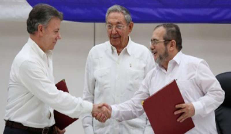 COLOMBIA: IL GOVERNO E LE FARC FIRMANO LA PACE
