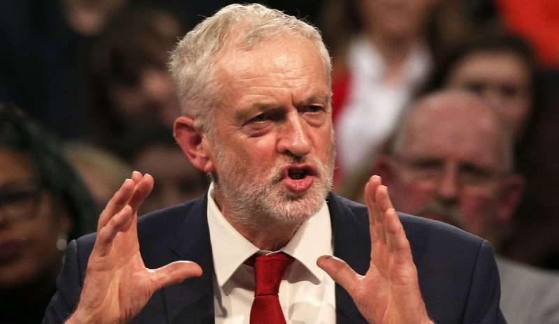 Corbyn attacca May sul raid in Siria