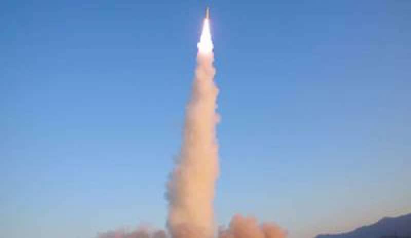 Corea del Nord, fallito il nuovo test missilistico: razzo indirizzato verso il Giappone