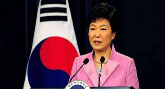 Corea del Sud, presidente Park: “Pronta a lasciare. Aspetto decisione del Parlamento”