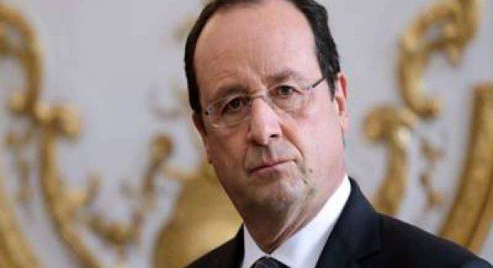 Corsa all’Eliseo, l’appello di Hollande: “Coesione per fare blocco contro Le Pen”