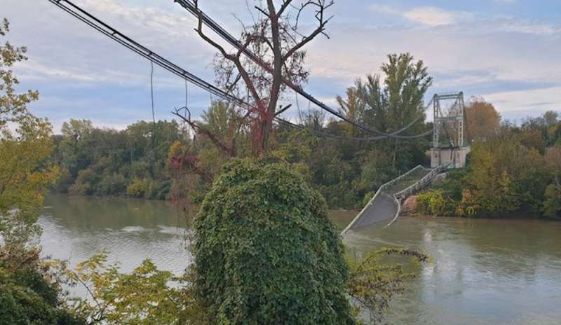 Crolla un ponte a nord di Tolosa: muore 15enne