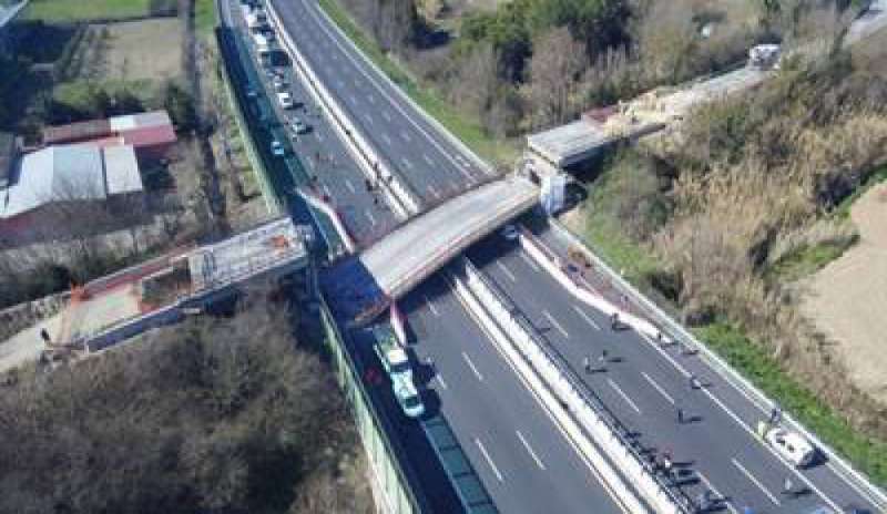 Crollo del ponte sull’A14: 41 indagati, tra loro anche dirigenti Autostrade