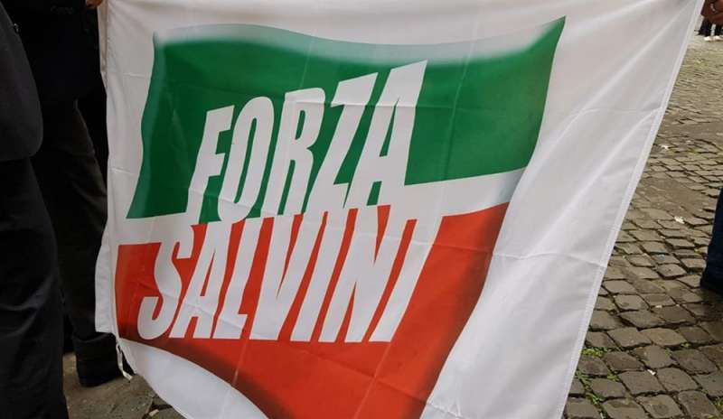 Da Forza Italia a Forza Salvini: divisione tra gli azzurri
