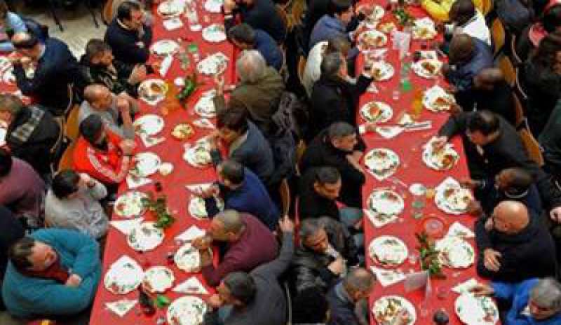 Da Milano a Salerno gli Chef stellati regalano il pranzo di Natale ai detenuti