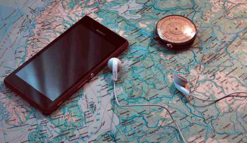 Dalla mappa allo smartphone: le vacanze al tempo delle app