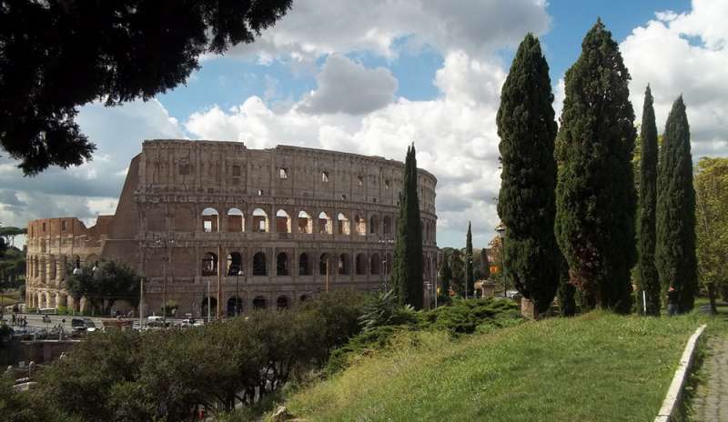 Davanti al Colosseo dominano gli spacciatori