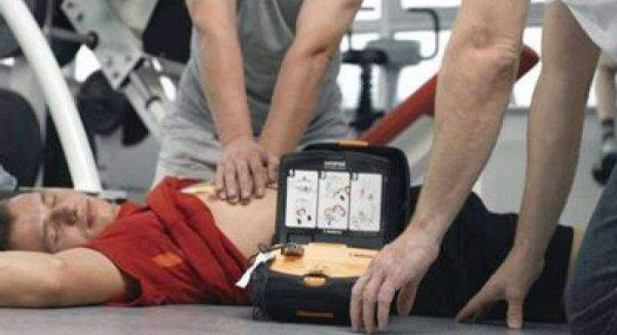 Defibrillatore in tutti gli impianti sportivi, il ministro Lorenzin firma il decreto