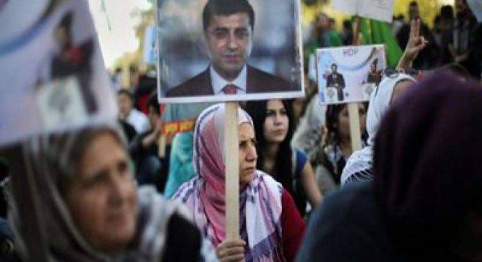 Deputati curdi arrestati, l’Hdp diserterà per protesta il Parlamento