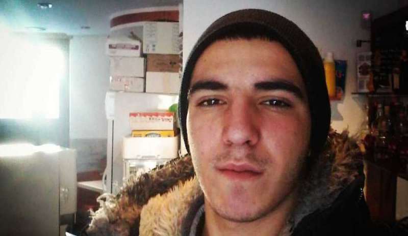 Diciannovenne trovato morto in strada nel Sassarese