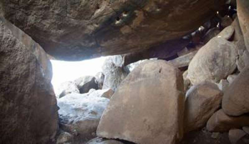 Il dolmen di Galilea e il mistero delle iscrizioni sconosciute: la nuova sfida dell’archeologia