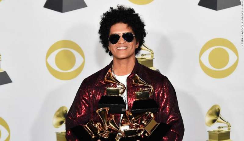 Domina Bruno Mars: vince 6 premi su 6