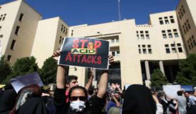 Donne attaccate con l’acido, la magistratura iraniana indaga
