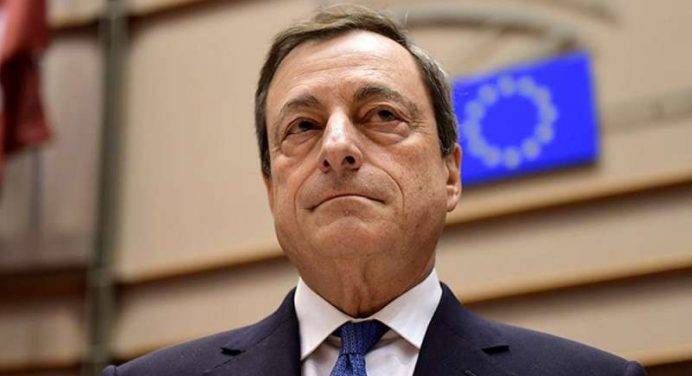 Draghi invitato a lasciare il club top secret dei banchieri