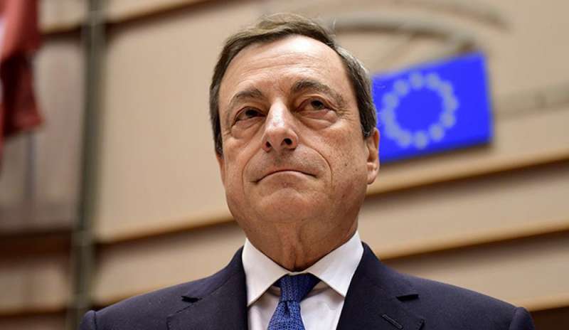 Draghi invitato a lasciare il club top secret dei banchieri