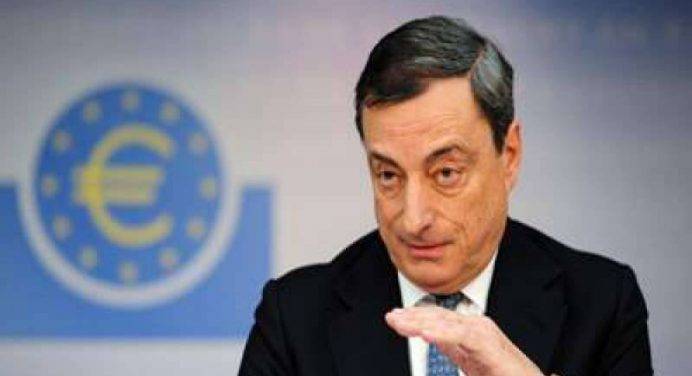 Draghi: “Segnali incoraggianti nell’Eurozona, ma operiamo ancora in un periodo di incertezza”