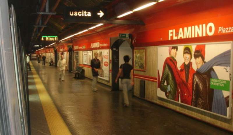 Dramma alla stazione metro Flaminio: donna militare si toglie la vita
