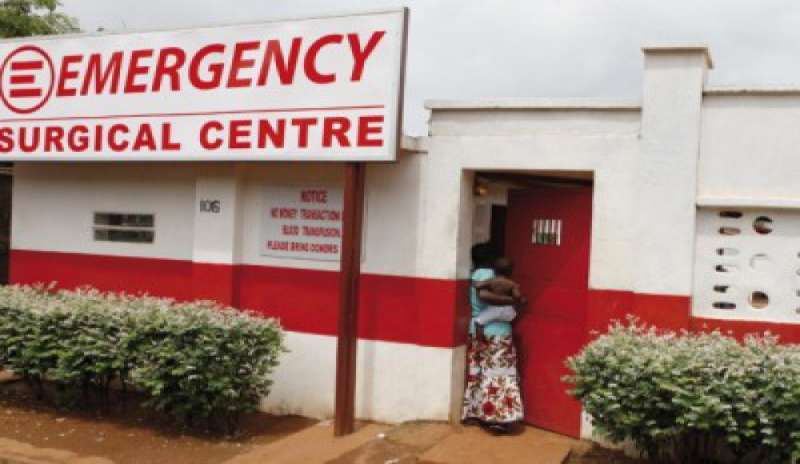 Ebola, il medico di Emergency è stato trasferito in terapia intensiva