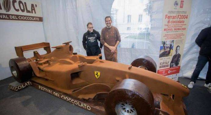 Ecco la Ferrari di cioccolato in omaggio a Schumacher