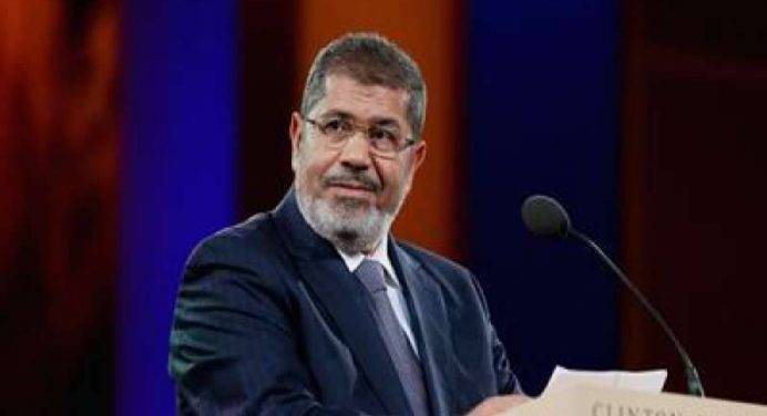 Egitto, annullata la condanna a morte di Morsi. Giudici: “Processo da rifare”