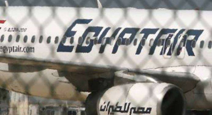 Egyptair, svolta nelle indagini: “Tracce di esplosivo sui cadaveri dei passeggeri
